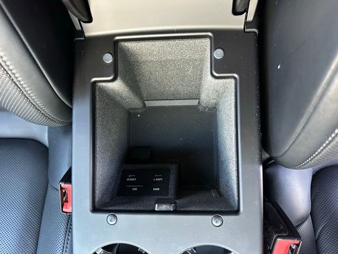 Used 2023 Porsche Macan image 25