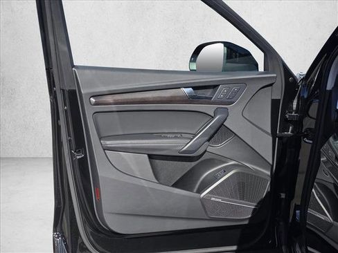 Certified 2025 Audi Q5 2.0T Premium Plus image 12