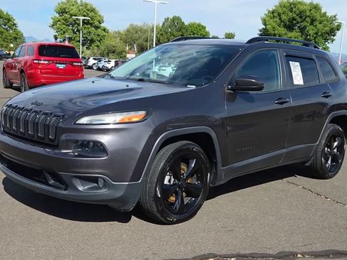 Used 2016 Jeep Cherokee Latitude w/ Comfort/Convenience Group FWD image 4