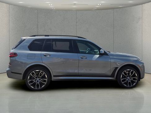 Used 2024 BMW X7 xDrive40i w/ M Sport Package AWD/4WD image 5