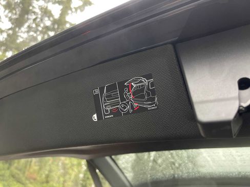 Used 2023 Volvo XC90 B6 Plus w/ Protection Package Premier image 13