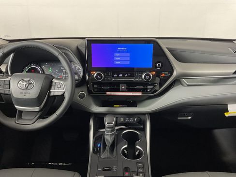 New 2026 Toyota Highlander XLE image 15