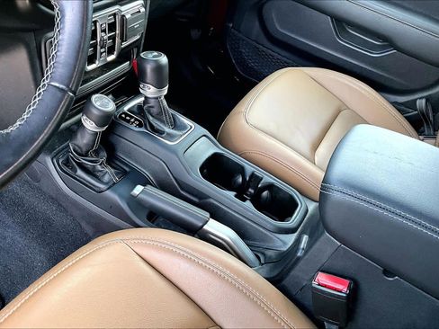Used 2021 Jeep Wrangler Unlimited Sahara AWD/4WD image 16