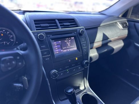 Used 2017 Toyota Camry LE image 18