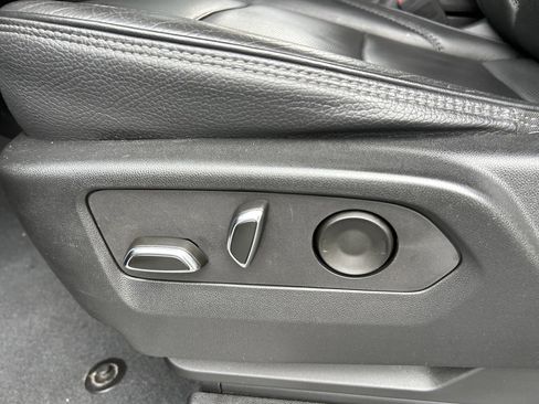 Used 2022 GMC Yukon XL Denali image 56