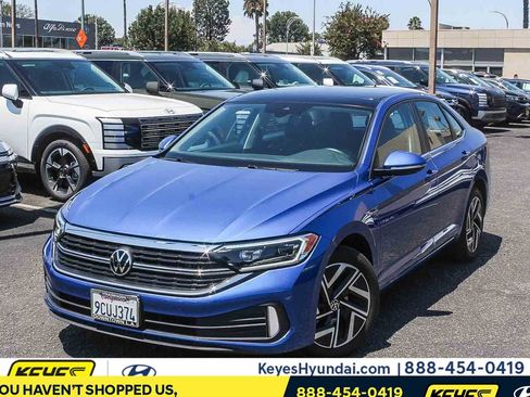 Used 2022 Volkswagen Jetta SEL FWD image 1