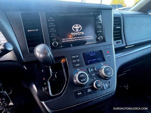 Used 2018 Toyota Sienna SE Premium image 39