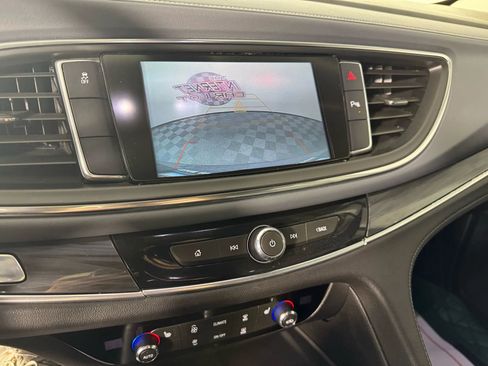 Used 2018 Buick Enclave Essence image 20