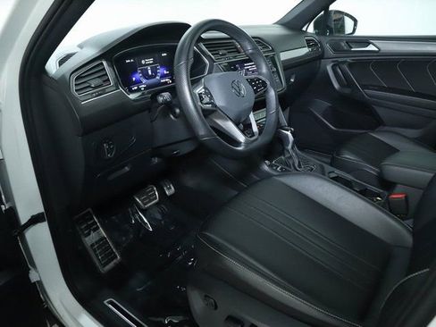 Used 2024 Volkswagen Tiguan SE R-Line image 18