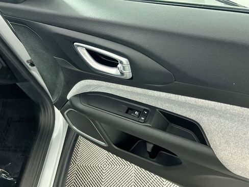 Used 2024 Jeep Compass Latitude image 30