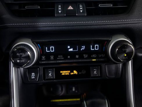 Used 2019 Toyota RAV4 Limited image 28