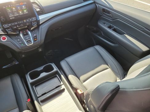Used 2024 Honda Odyssey EX-L image 11
