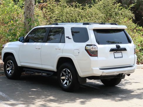 Used 2017 Toyota 4Runner TRD Off-Road Premium AWD/4WD image 9