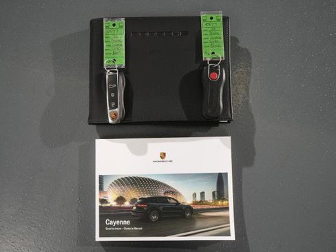 Used 2023 Porsche Cayenne Platinum Edition image 56