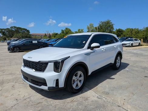Certified 2025 Kia Sorento LX FWD image 4