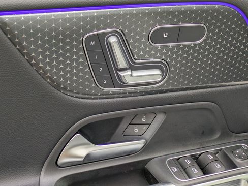 New 2025 Mercedes-Benz GLB 250 image 15