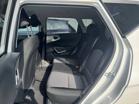 Used 2025 Kia Soul LX w/ LX Technology Package FWD image 23
