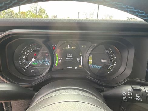 Used 2025 Jeep Wrangler Unlimited Rubicon 4xe w/ Convenience Group AWD/4WD image 30