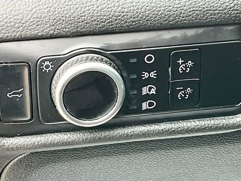 Used 2023 Ford Explorer XLT image 10