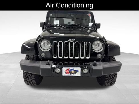 Used 2016 Jeep Wrangler Unlimited Sahara image 9
