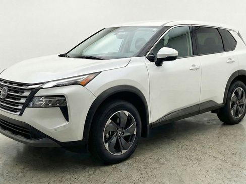 Used 2025 Nissan Rogue SV AWD/4WD image 3