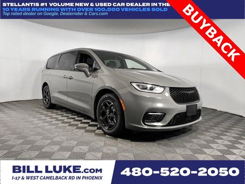 Used 2022 Chrysler Pacifica Limited w/ Uconnect Theater Family Group image 1
