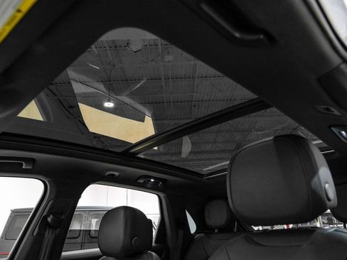 Used 2023 Porsche Cayenne image 8