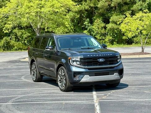 Used 2026 Ford Expedition Platinum w/ Platinum Ultimate Package AWD/4WD image 11
