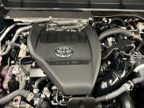 Used 2024 Toyota Highlander XLE image 26