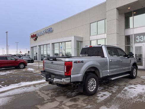 Used 2021 Ford F250 Lariat w/ Chrome Package image 4