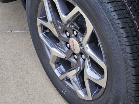 New 2026 GMC Sierra 1500 SLT image 8