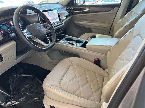 Used 2024 Volkswagen Atlas SE FWD image 19