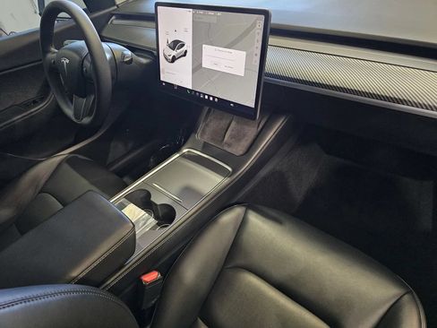 Used 2021 Tesla Model Y Long Range AWD/4WD image 5