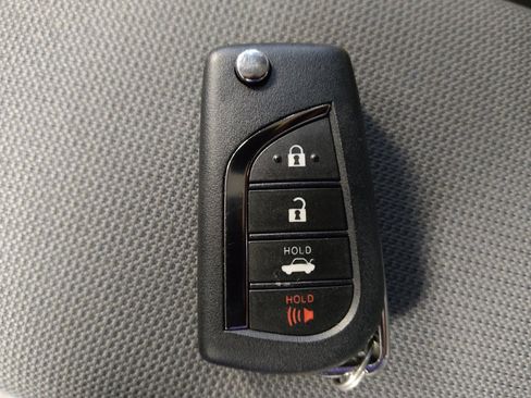 Used 2022 Toyota Corolla LE FWD image 32