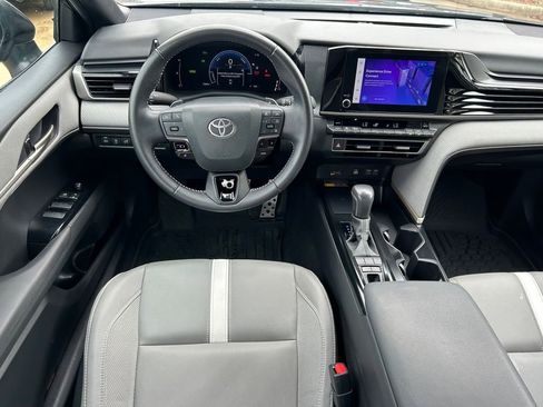 Used 2025 Toyota Camry SE FWD image 16