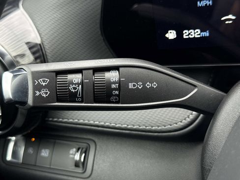 Used 2025 Chevrolet Equinox LT w/ Convenience Package II image 9