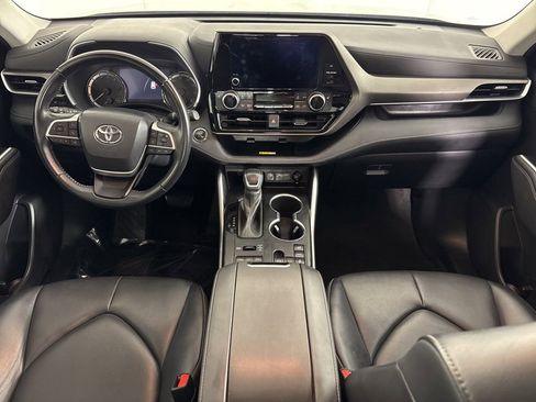 Used 2023 Toyota Highlander XLE AWD/4WD image 12
