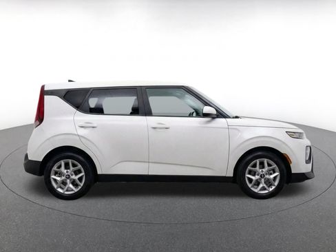 Used 2025 Kia Soul LX w/ LX Technology Package FWD image 8