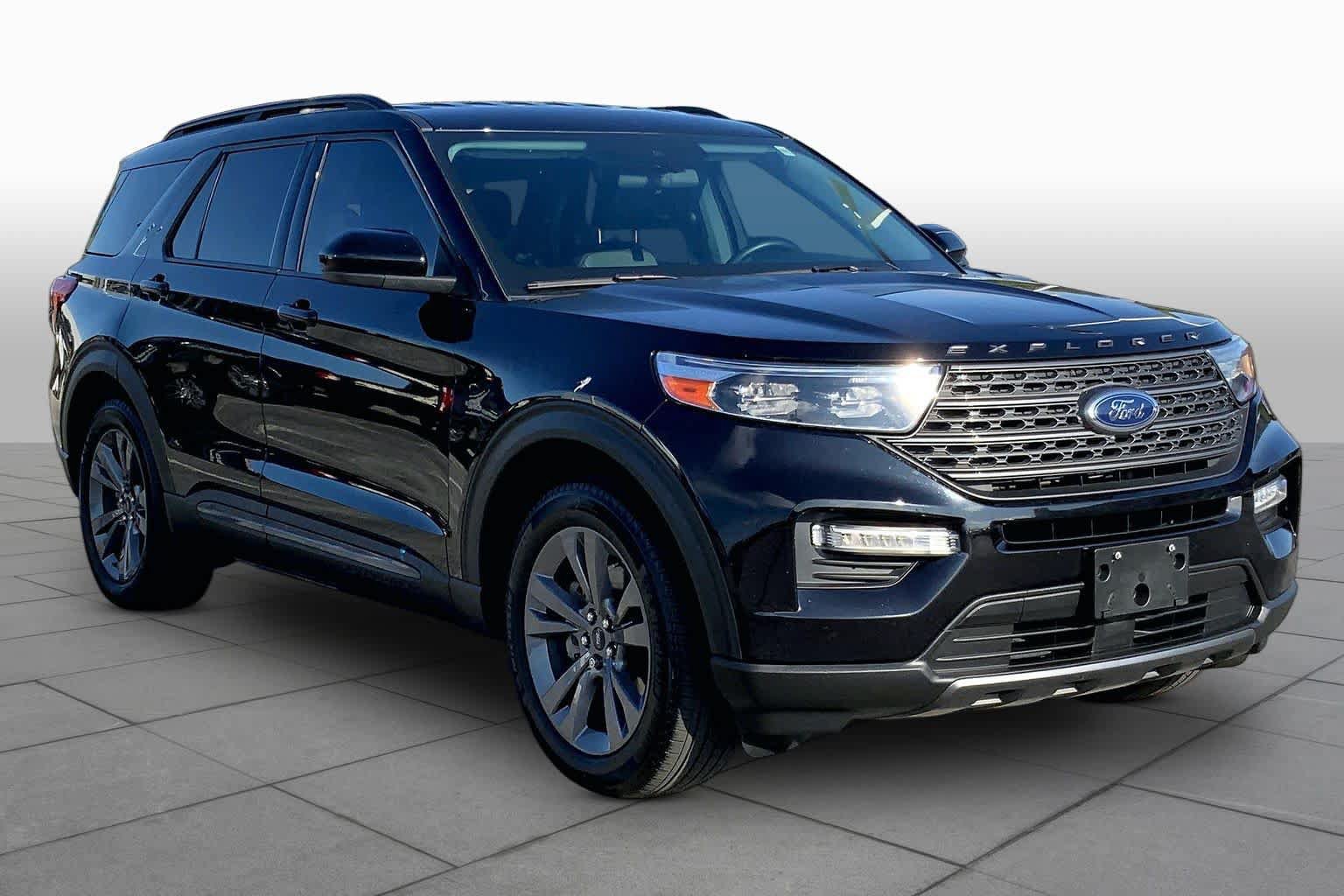 Used 2022 Ford Explorer XLT w/ Equipment Group 202A RWD image 3