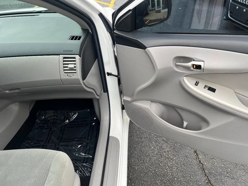 Used 2011 Toyota Corolla LE FWD image 27