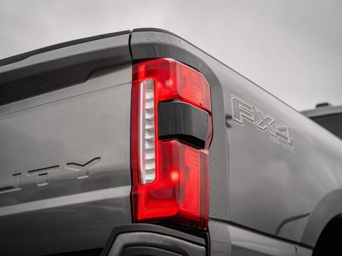 Certified 2025 Ford F250 Lariat w/ Black Appearance Package image 18