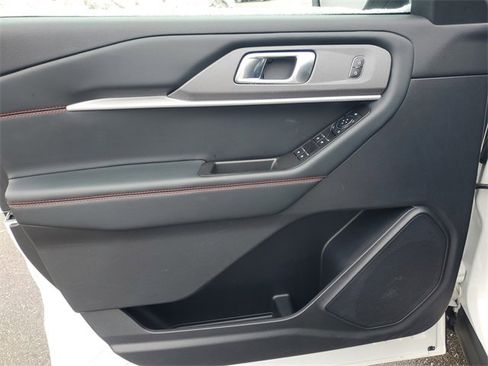 Used 2025 Ford Explorer ST-Line image 14