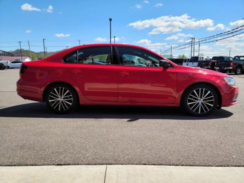 Used 2016 Volkswagen Jetta Sport image 17