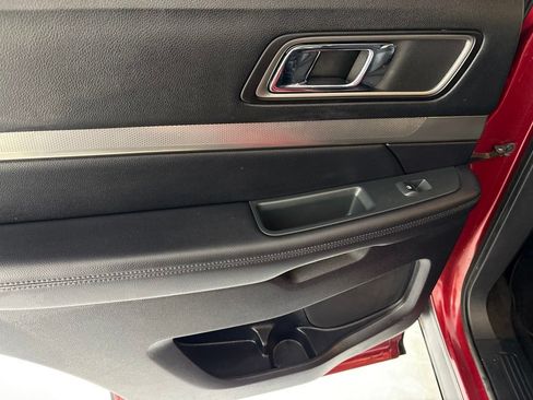 Used 2019 Ford Explorer XLT FWD image 19