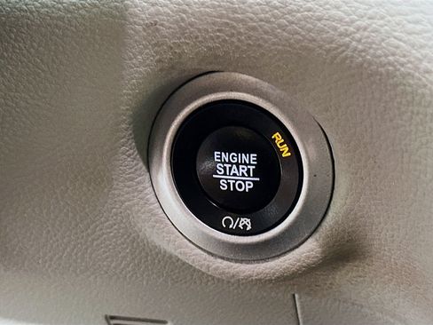 Used 2019 Chrysler Pacifica Limited FWD image 20