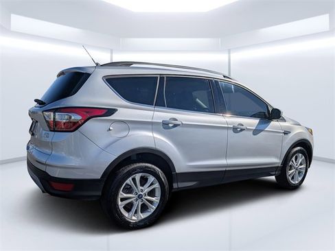 Used 2018 Ford Escape SEL image 3