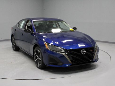 Certified 2023 Nissan Altima 2.5 SR AWD/4WD image 1