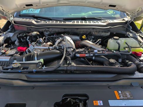 New 2026 Ford F250 Lariat w/ Black Appearance Package image 31