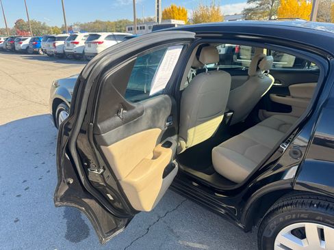 Used 2013 Dodge Avenger SE image 11