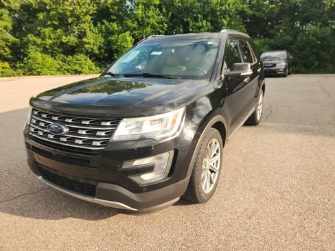 Used 2017 Ford Explorer Limited FWD image 3